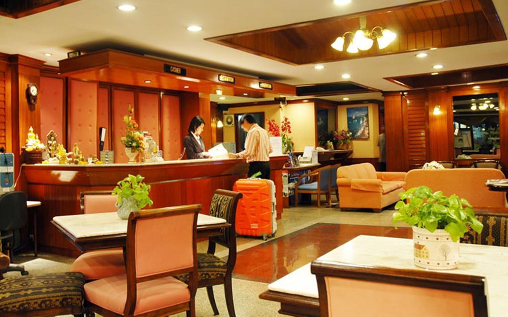 Silom Village Inn Bangkok Exterior photo