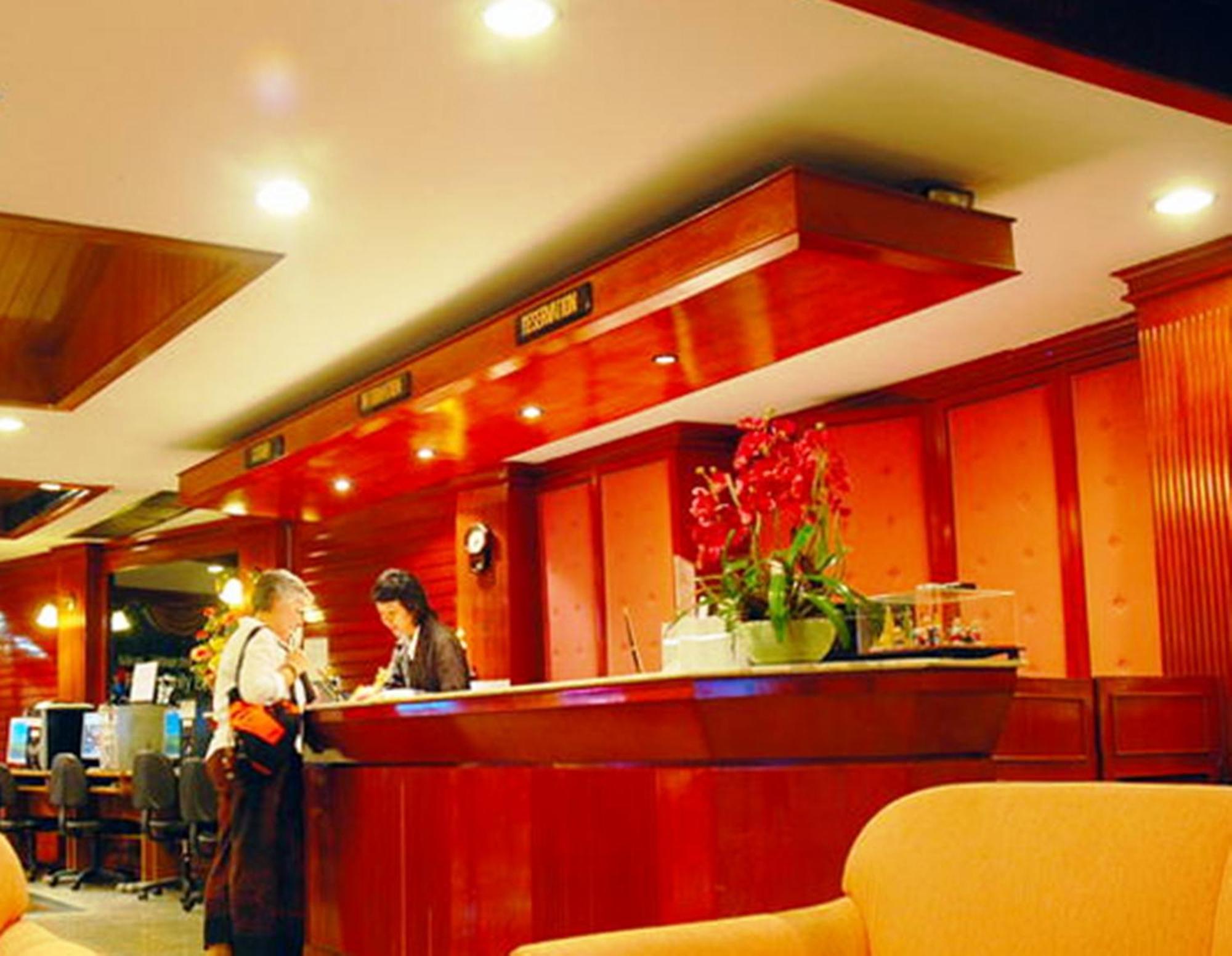 Silom Village Inn Bangkok Exterior photo