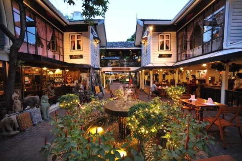Silom Village Inn Bangkok Exterior photo