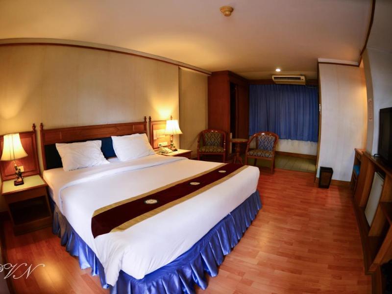 Silom Village Inn Bangkok Exterior photo