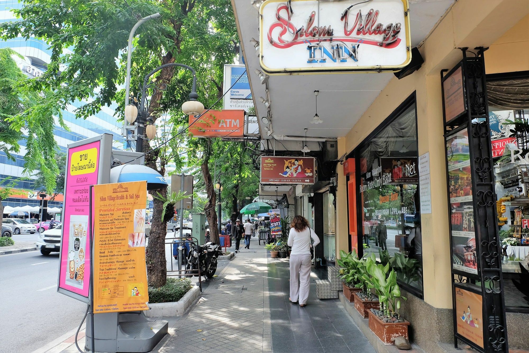 Silom Village Inn Bangkok Exterior photo