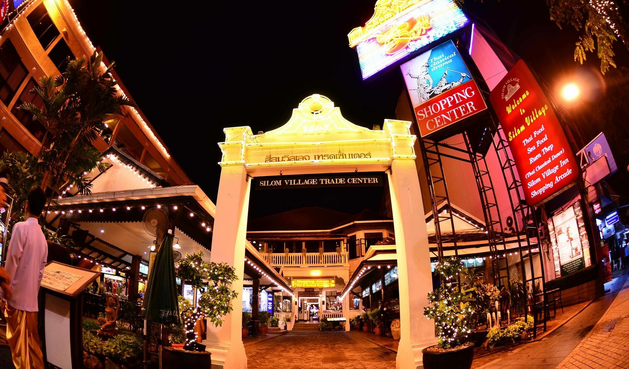 Silom Village Inn Bangkok Exterior photo