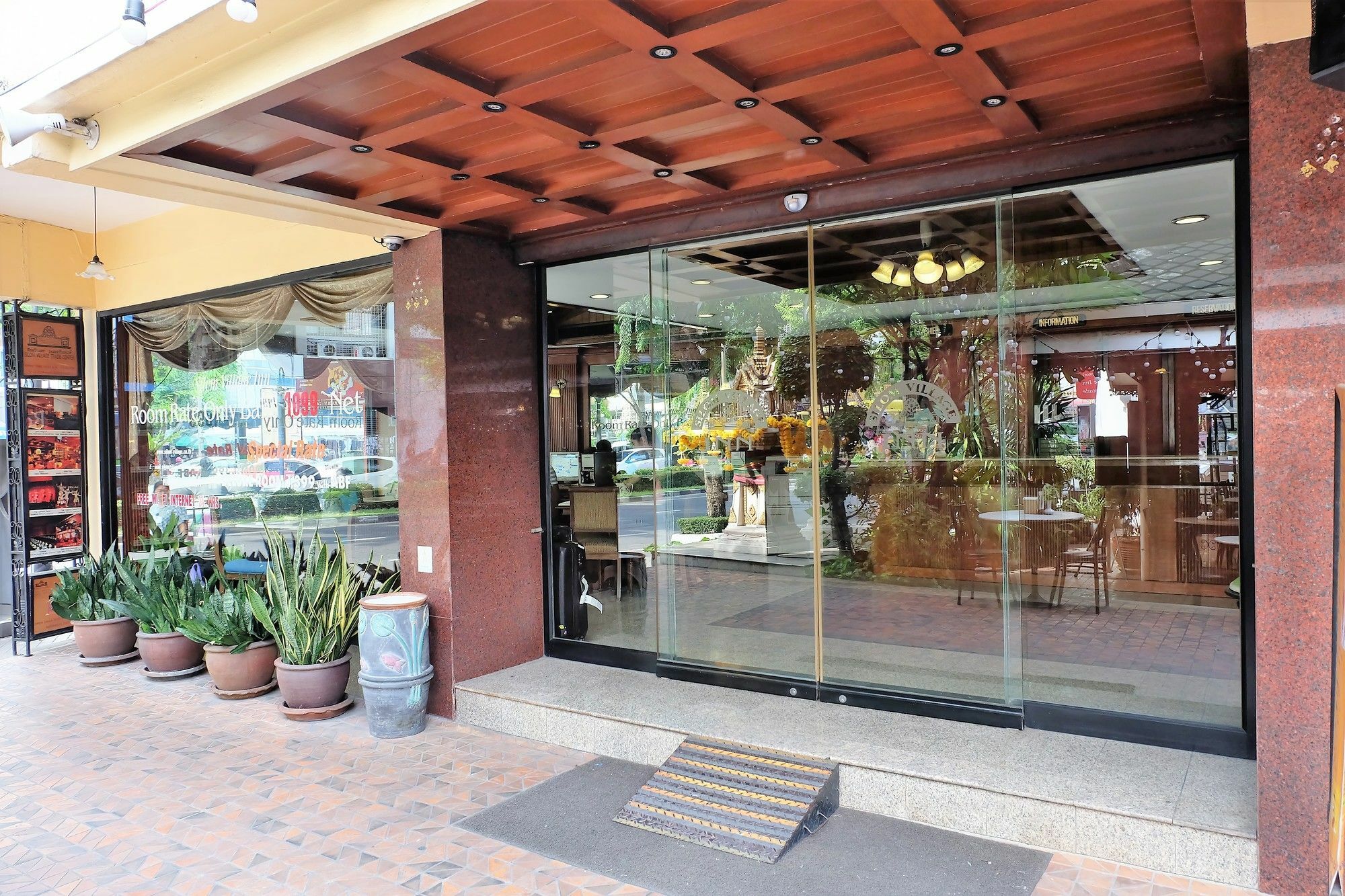 Silom Village Inn Bangkok Exterior photo